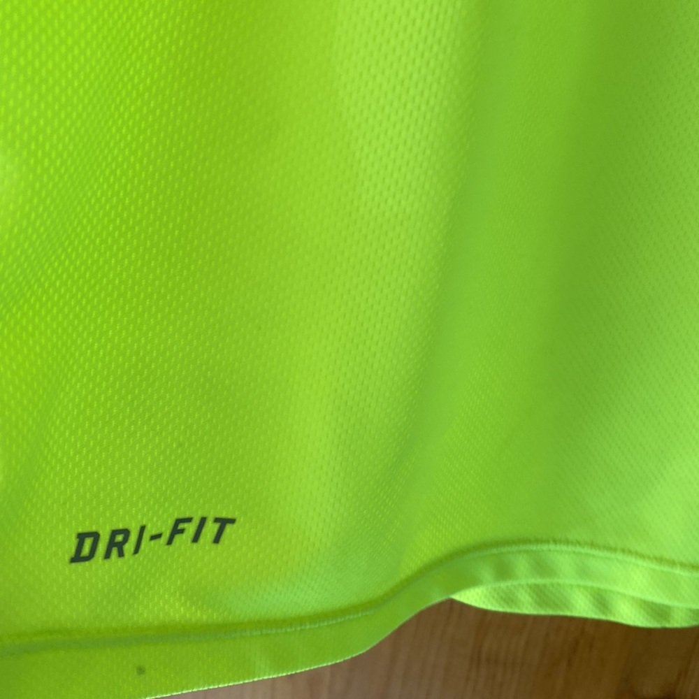 (L) Nike Workout Tank - Picture 4 of 8